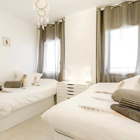 Sea View Apartment *