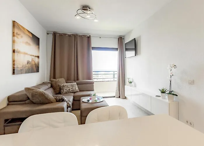 Sea View Apartment *